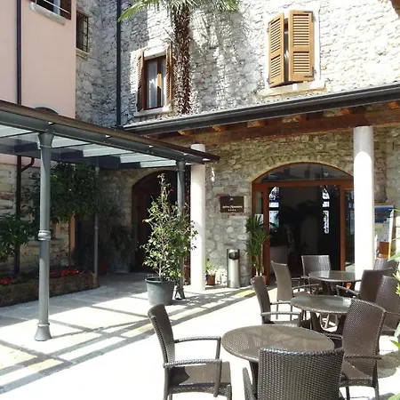 In With Terrace * Toscolano-Maderno
